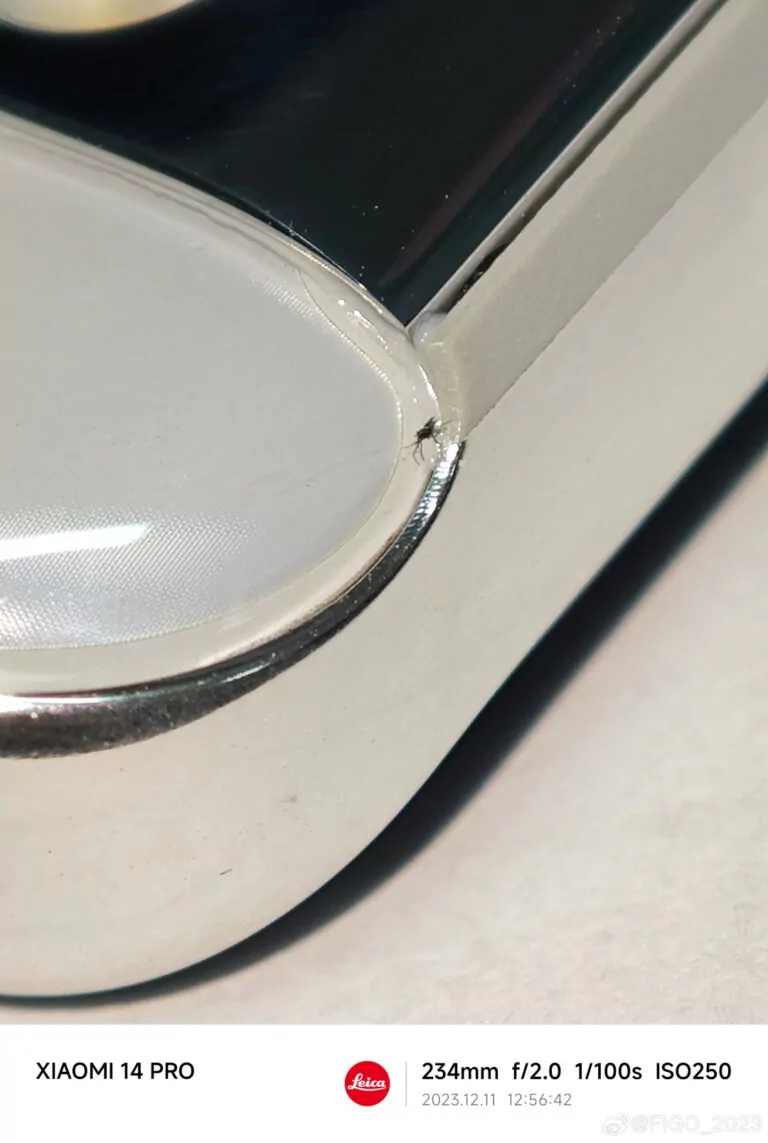 OnePlus 12 übermäßiger Kleber und toter Käfer