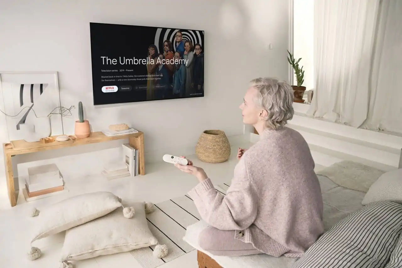 Drücken Sie Chromecast mit Google TV HD Lifestyle 4 Large